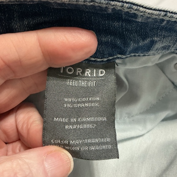 TORRID Crop Boyfriend Straight Vintage Stretch Mid-Rise Jeans size 22 - Picture 8 of 9
